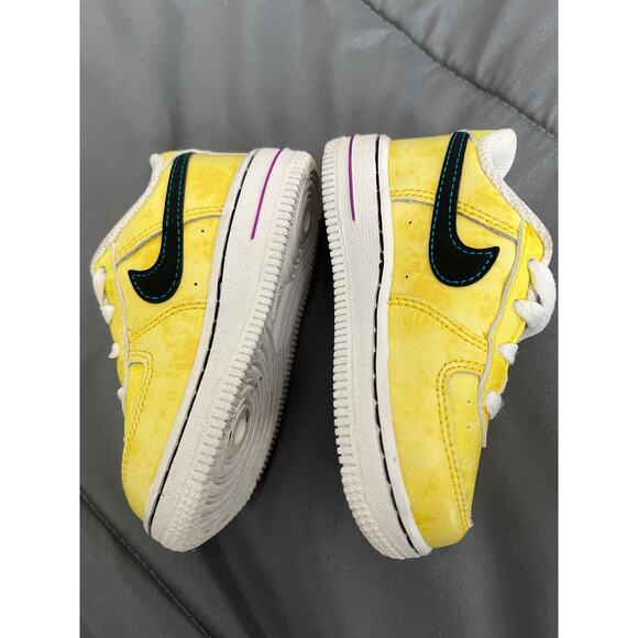 NIKE AIR FORCE 1 AF1 LV8 3 TD Toddler Peace Love Basketball Yellow Size 6C - Picture 4 of 9